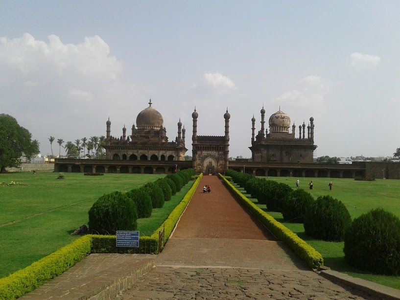 Photo of Fort Bijapur, Vijayapura, Karnataka, India by Neha Ballal