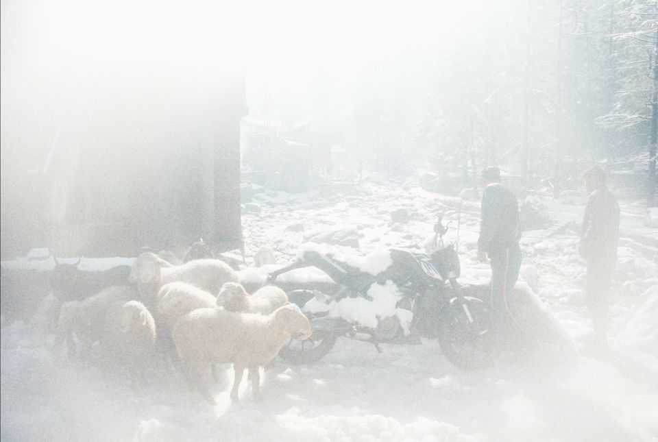 Photo of Kasol in a blur. by Sayandeep Roy