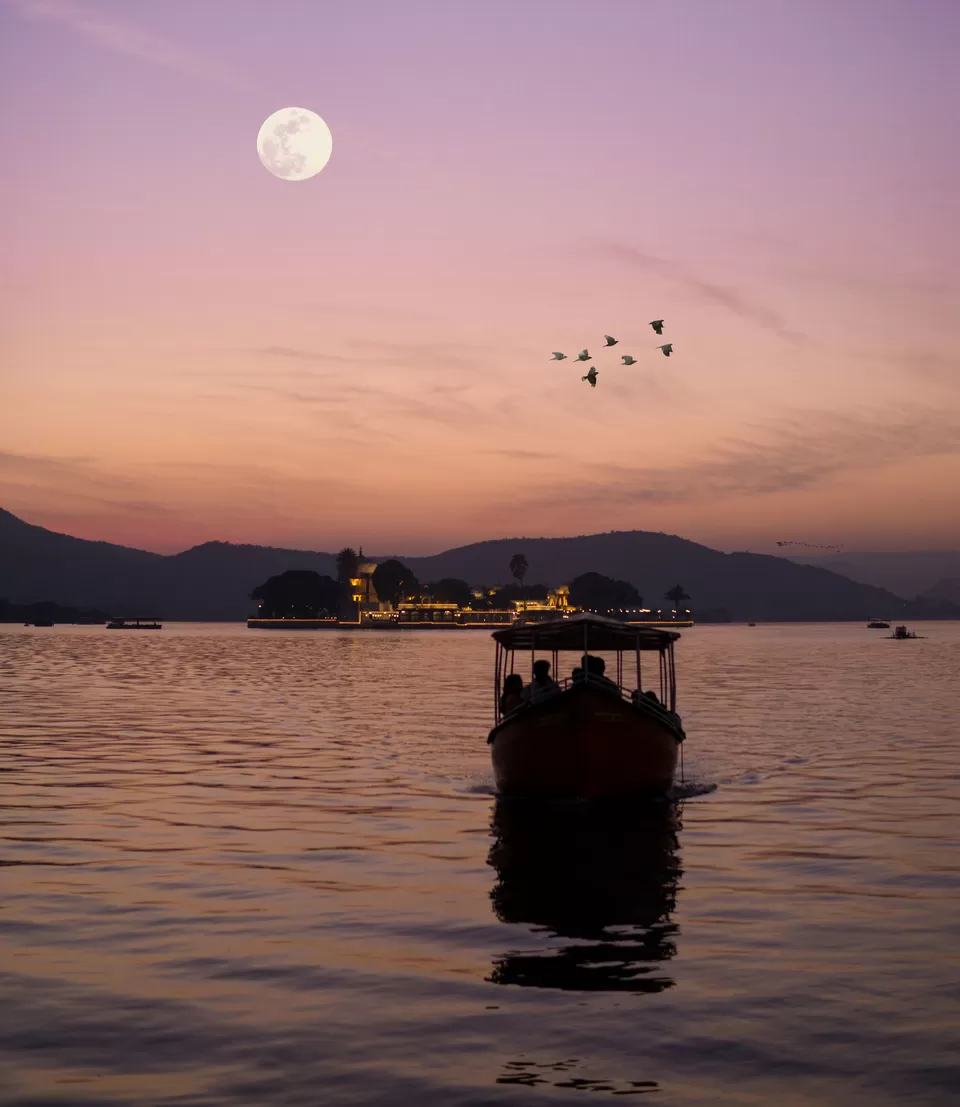 Photo of Lake Pichola, Pichola, Udaipur, Rajasthan by Santshree Sinha