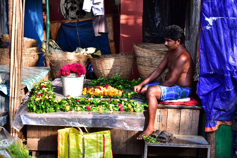 Photo of Mullick Ghat Flower Market, Strand Bank Road, Fairley Place, BBD Bagh, Kolkata, West Bengal, India by SWARNABHA DUTTA