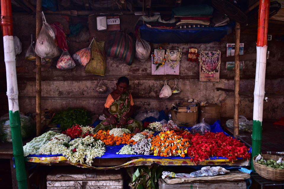 Photo of Mullick Ghat Flower Market, Strand Bank Road, Fairley Place, BBD Bagh, Kolkata, West Bengal, India by SWARNABHA DUTTA
