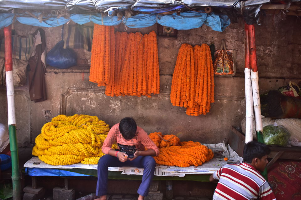 Photo of Mullick Ghat Flower Market, Strand Bank Road, Fairley Place, BBD Bagh, Kolkata, West Bengal, India by SWARNABHA DUTTA