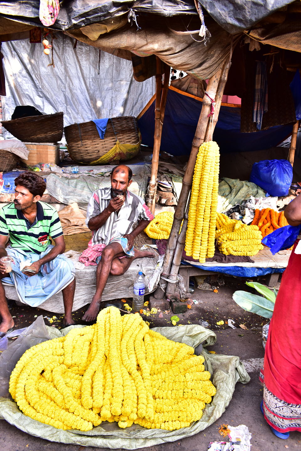 Photo of Mullick Ghat Flower Market, Strand Bank Road, Fairley Place, BBD Bagh, Kolkata, West Bengal, India by SWARNABHA DUTTA