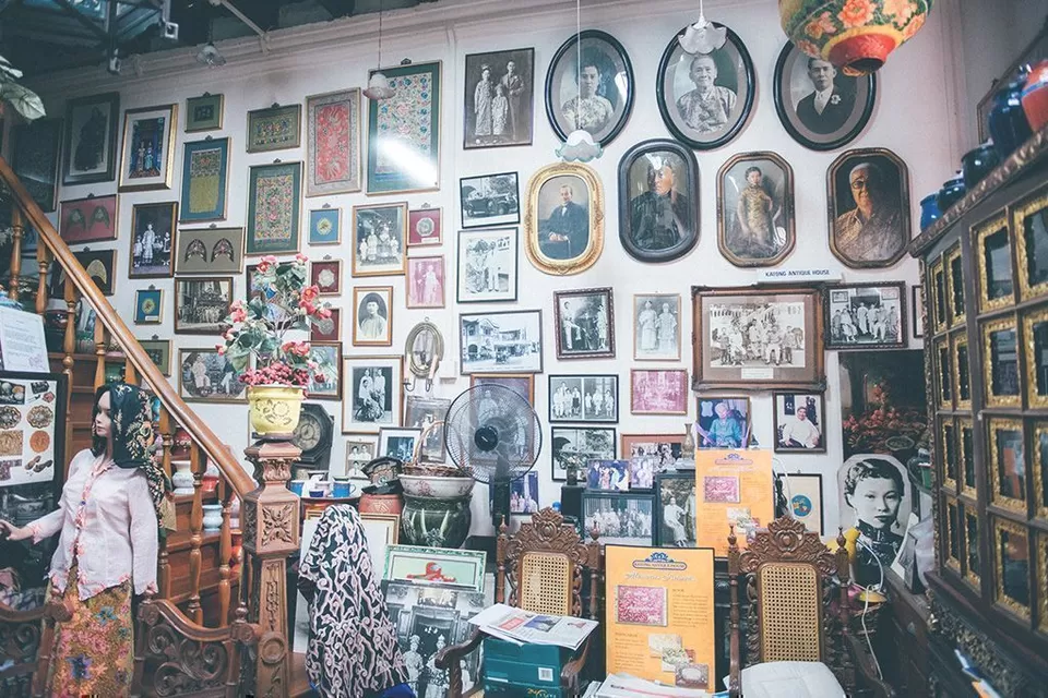 Photo of East Coast Road, Katong Antique House, Singapore by Ragini Mehra