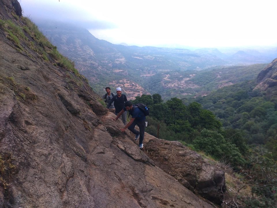 Photo of Will You Dare to Trek this Centuries Old Fort and Ancient Caves in Sahyadri ? by Shubham Saxena