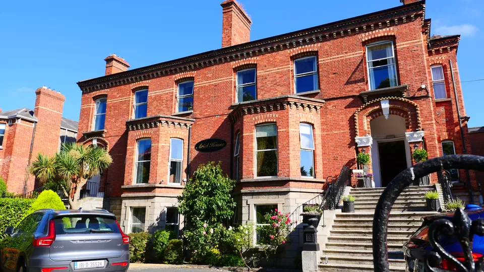 Photo of Ariel House, Landsdowne Road, Ballsbridge, Dublin 4, Ireland by Annie Benzie