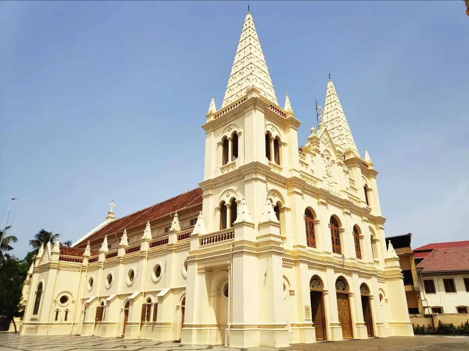 Photo of Santa Cruz Cathedral Basilica, Bastian Street, Fort Nagar, Fort Kochi, Kochi, Kerala, India by Saptadeepa Bandopadhyay