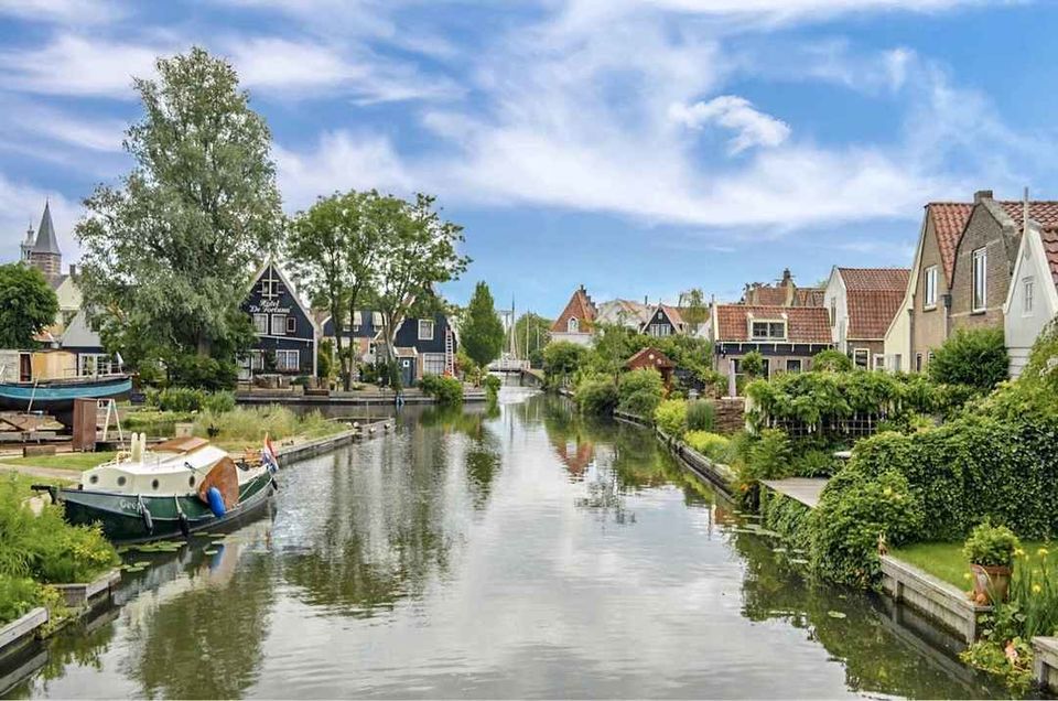 Photo of Netherlands: Day Trip to Zaanse Schans, Zaandam, Edam and Volendam by Beantowntraveller