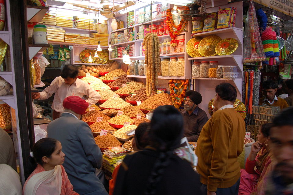 Photo of पुरानी दिल्ली में शॉपिंग का खज़ाना: कहाँ से क्या खरीदें? 1/8 by Manju Dahiya