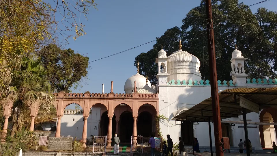 Photo of Tomb of Mughal Emperor Aurangzeb, Hamal Wadi, Khuldabad, Maharashtra, India by Siva Ilankumaran
