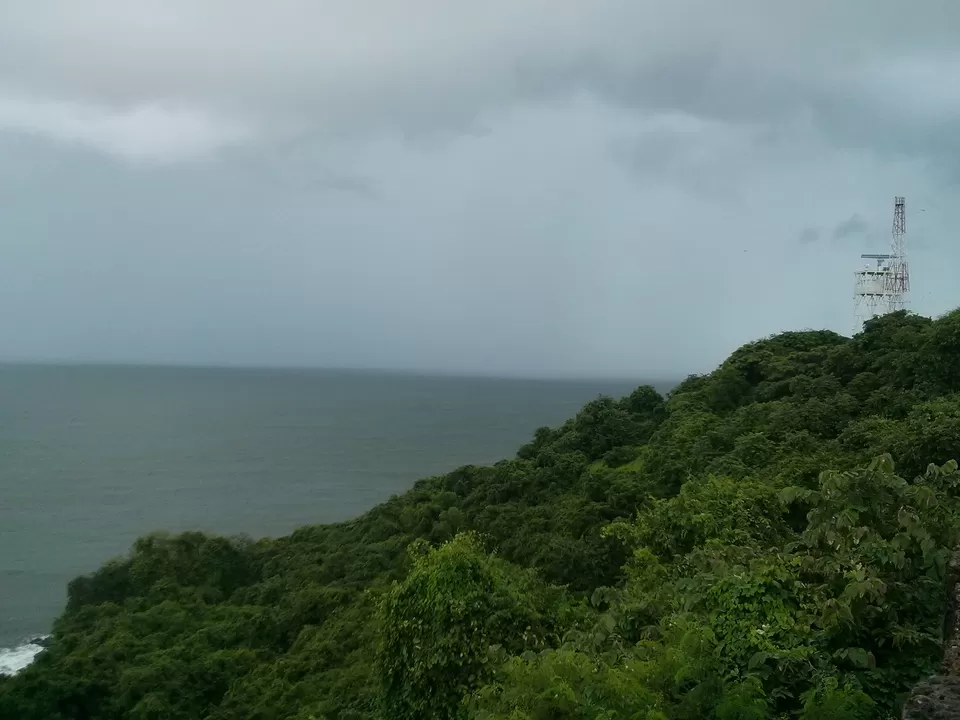 Photo of Sinquerium Beach Goa, Candolim, Goa, India by Siva Ilankumaran