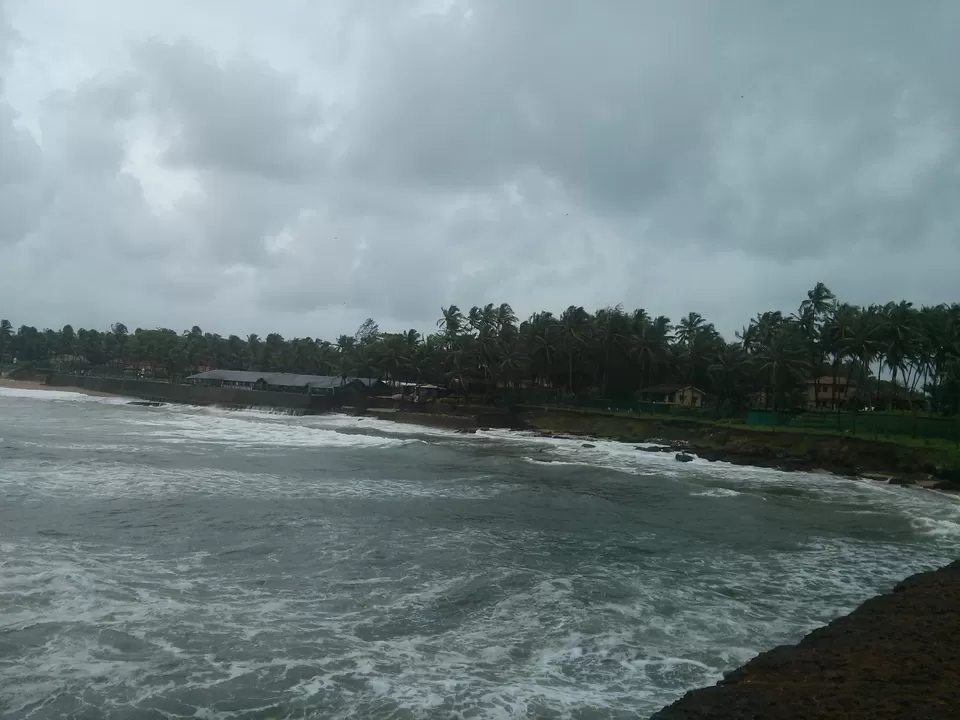 Photo of Sinquerium Beach Goa, Candolim, Goa, India by Siva Ilankumaran