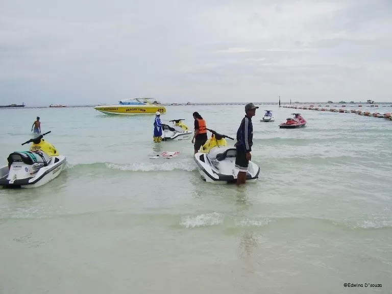 Photo of Pattaya Beach, Pattaya City, Bang Lamung District, Chon Buri, Thailand by Edwina D'souza