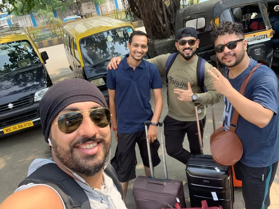 Photo of Bandra Terminus, Naupada, Bandra East, Mumbai, Maharashtra, India by traveller monk