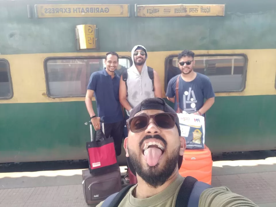 Photo of Bandra Terminus, Naupada, Bandra East, Mumbai, Maharashtra, India by traveller monk