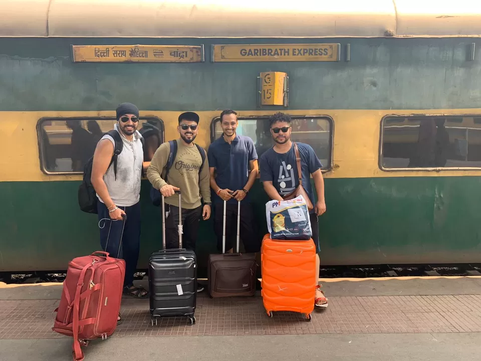 Photo of Bandra Terminus, Naupada, Bandra East, Mumbai, Maharashtra, India by traveller monk