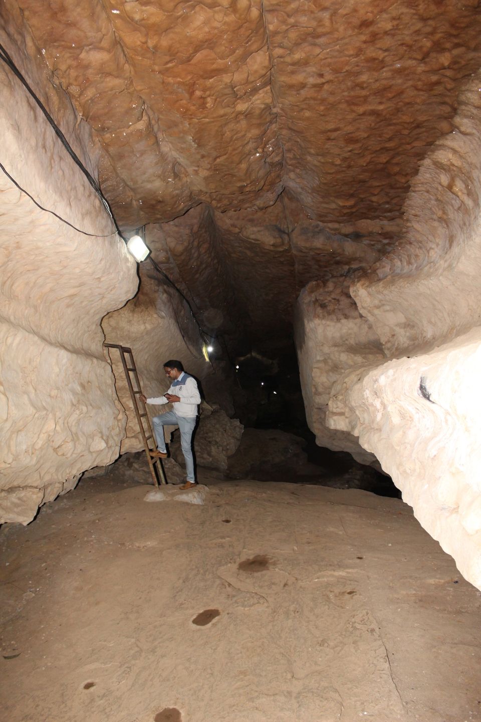 Photo of Arwah Cave, Cherrapunjee, Meghalaya, India by Badal Jain