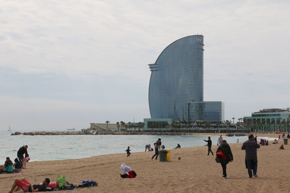 Photo of Hola Barcelona.. 7/11 by Lone Wolf