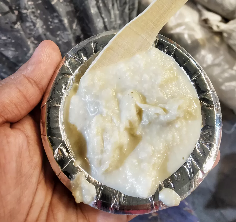 Photo of Vishwanath Gali, Lahori Tola, Varanasi, Uttar Pradesh, India by Debadrita Basak