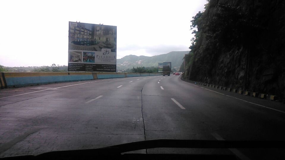 Photo of Mumbai-Pune Expressway, Sector 6, Navi Mumbai, Maharashtra, India by The Wandering Wolf