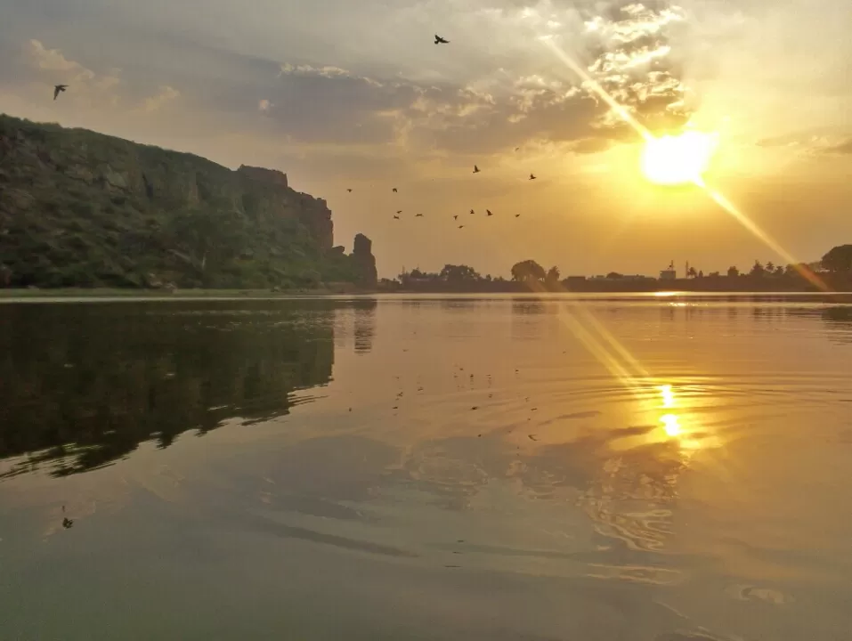Photo of Sunset Point, Bhootnath Temple, Badami, Karnataka, India by The Wandering Wolf