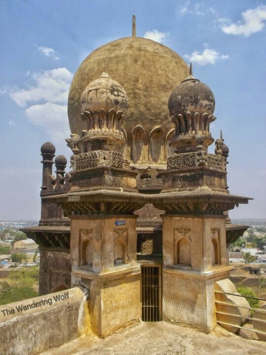 Photo of Gol Gumbaz, Vijayapura, Karnataka, India by The Wandering Wolf