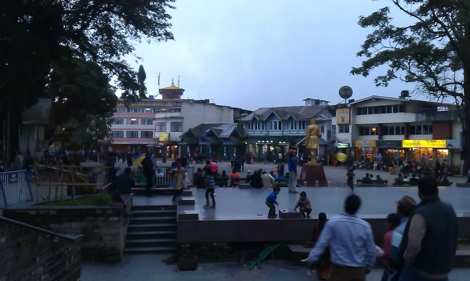 Photo of Darjeeling Mall, Chauk Bazaar, Darjeeling, West Bengal, India by Mrinmoy Koley