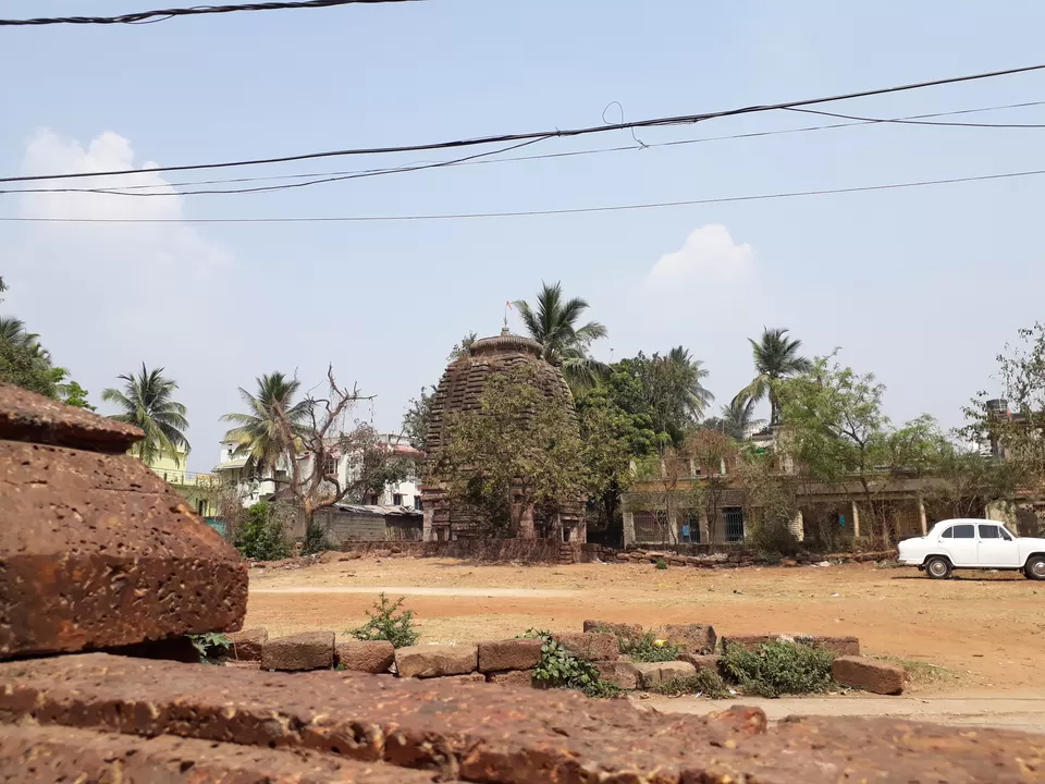 Photo of Swarna Jaleshwar Mandir, Kedar Gouri Lane, Gouri Nagar, Old Town, Bhubaneswar, Odisha, India by Siva Prasad