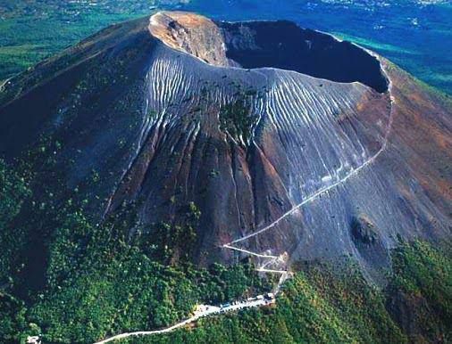 Photo of Hiking up the Vesuvius 7/7 by Sushmita Arora