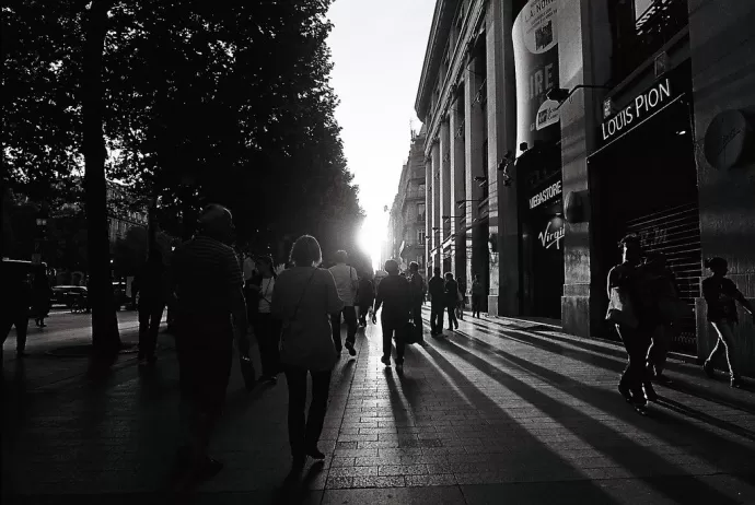 Photo of Champs-Élysées, Paris, France by Valerie Alvarez 