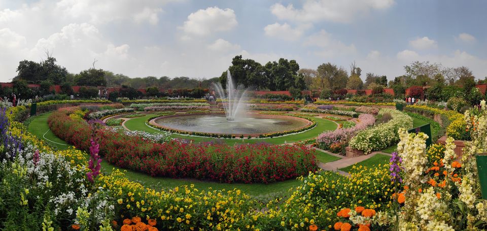 Photo of Mughal Gardens, Rashtrapati Bhawan, President's Estate, New Delhi, Delhi, India by Sangeet Rao