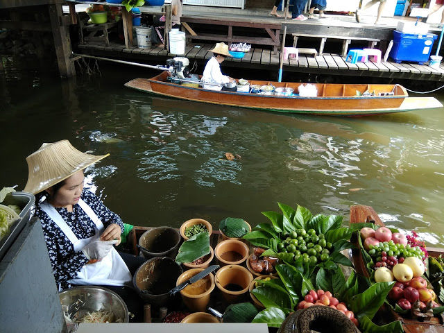 Photo of Floating Market Bangkok Tour, Klong Toei, Wattana, Bangkok, Thailand by Barnali