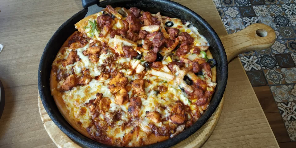 Photo of Round The Corner Swing By The Place In Andheri DN Nagar (Mumbai) To Unwind Pizza Craving by Juhi Issar