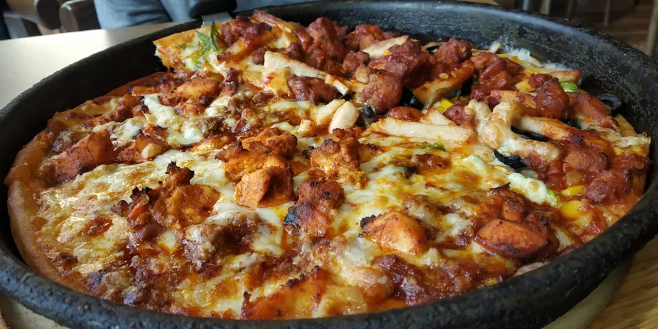 Photo of Round The Corner Swing By The Place In Andheri DN Nagar (Mumbai) To Unwind Pizza Craving by Juhi Issar