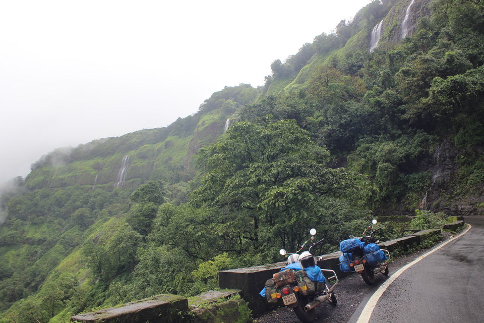 Photo of Amboli Ghat Waterfall, Amboli, Maharashtra, India by Arjun