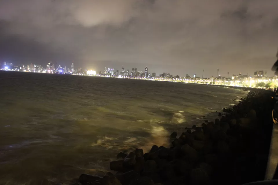 Photo of Marine Drive, Mumbai, Maharashtra by Arjun