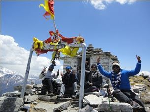 Photo of A Trek to Deoriatal and Chandrashila - rebond with friends and the Himalayas 8/28 by Srijita Kundu