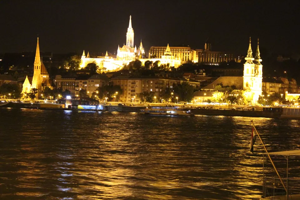 Photo of Chain Bridge, Budapest, Széchenyi Lánchíd, Hungría by aditi.paliwal022