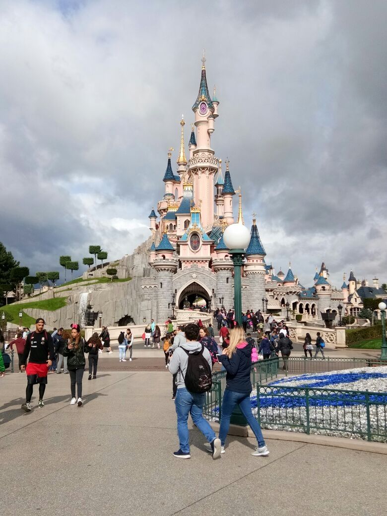 Photo of Disneyland Paris, Marne-la-Vallée, France by Nikita Sood