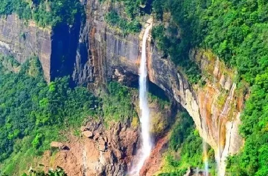 Photo of NohKaLikai Falls, Meghalaya by Aditi & Deepak