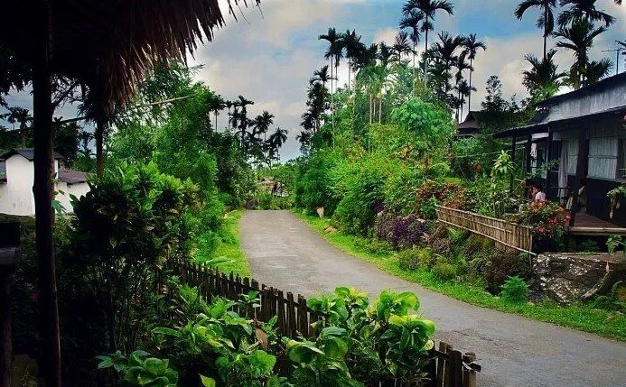 Photo of Mawlynnong, Meghalaya, India by Aditi & Deepak