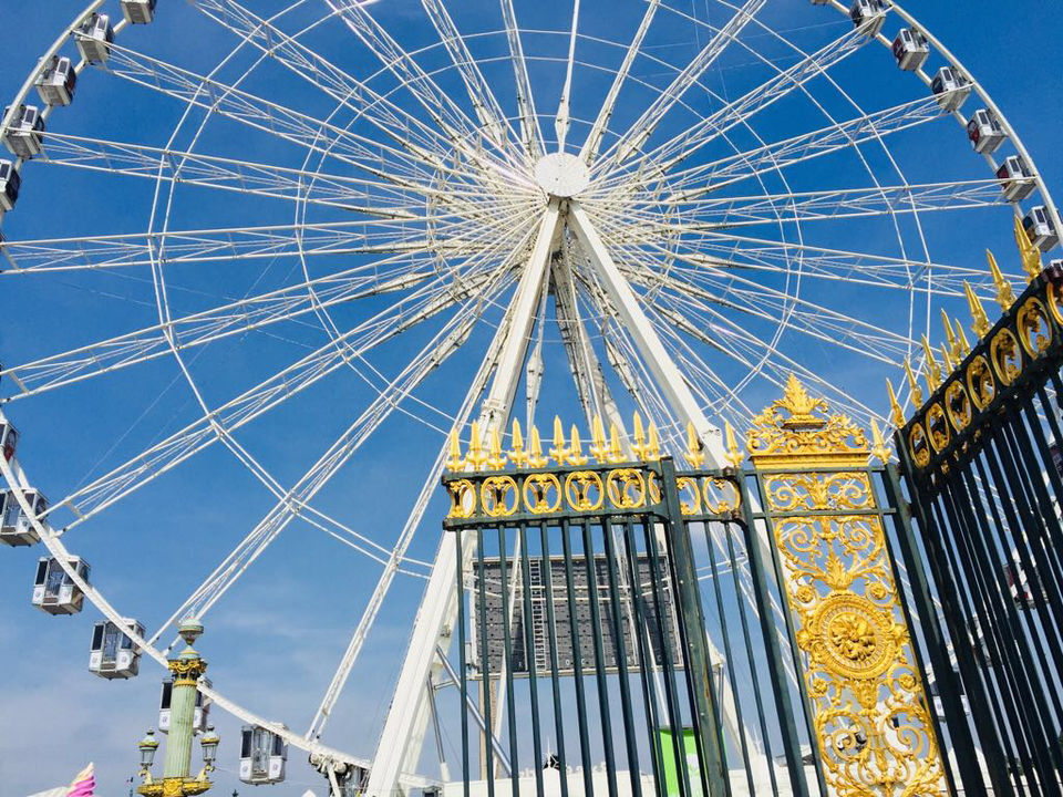 Photo of Disneyland Paris, Marne-la-Vallée, France by Sadhna Bourai
