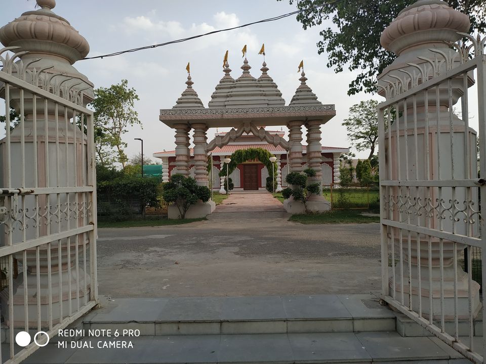 Photo of Anand Dham Ashram- A peaceful place in loud Delhi. #quirkystay 8/14 by Vaidika Saxena