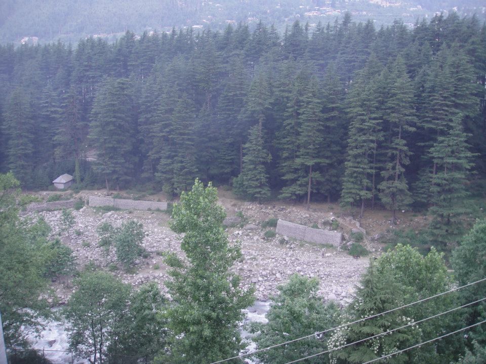 Photo of Driving in the Himalayas 3/7 by Amrita Kumar