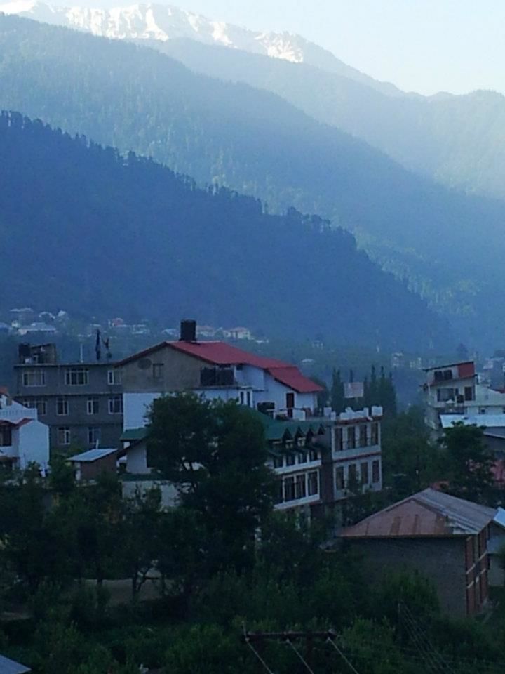 Photo of Driving in the Himalayas 5/7 by Amrita Kumar