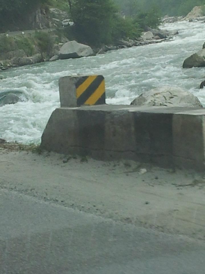 Photo of Driving in the Himalayas 2/7 by Amrita Kumar