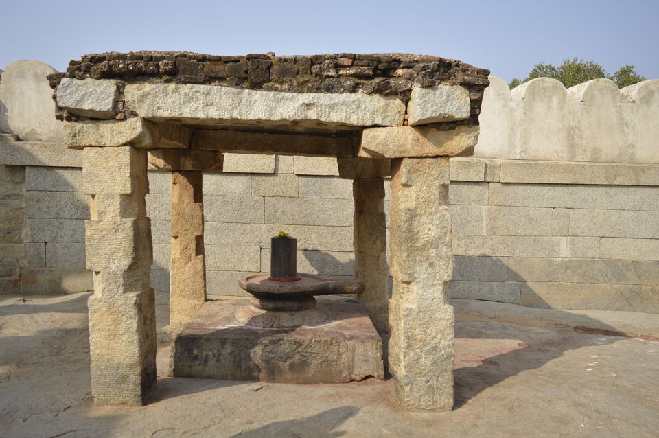Photo of 2 hours away from Bangalore, lies 500 year old Vijayanagara architectural style #offbeatgetaway by Varsha Singh
