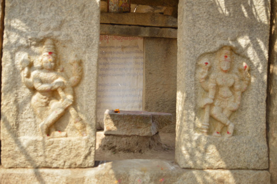 Photo of 2 hours away from Bangalore, lies 500 year old Vijayanagara architectural style #offbeatgetaway by Varsha Singh