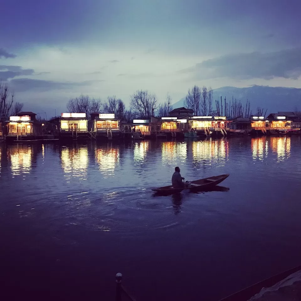 Photo of Dal Lake, Srinagar by Globetrottinghobbyist