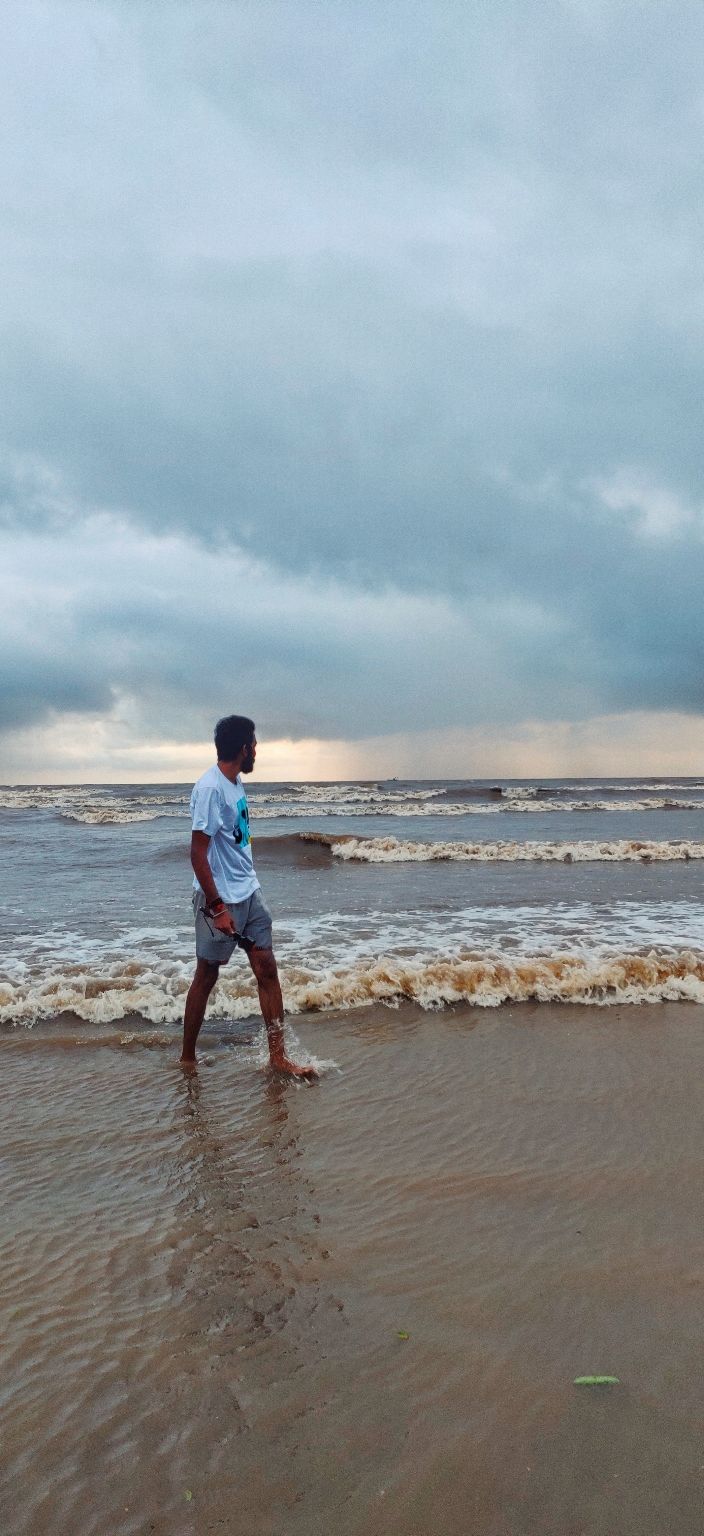 Photo of A isoleted beach near Daman by Surendra Singh Chouhan